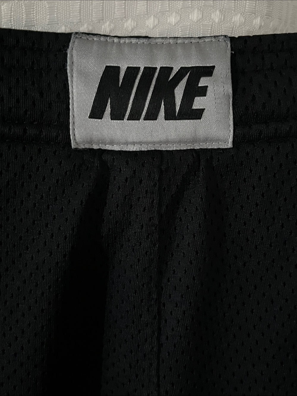 Nike Dri-FIT Black Mesh Athletic Shorts Gray Side Stripe Men’s Size Small - Picture 4 of 9
